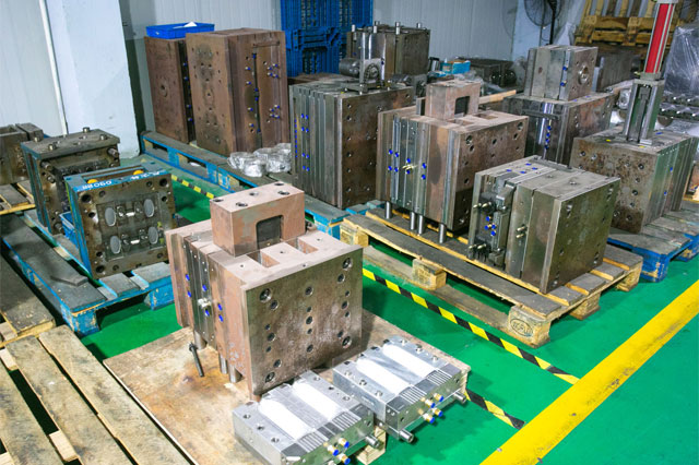 General molds for plastic products General molds for plastic products